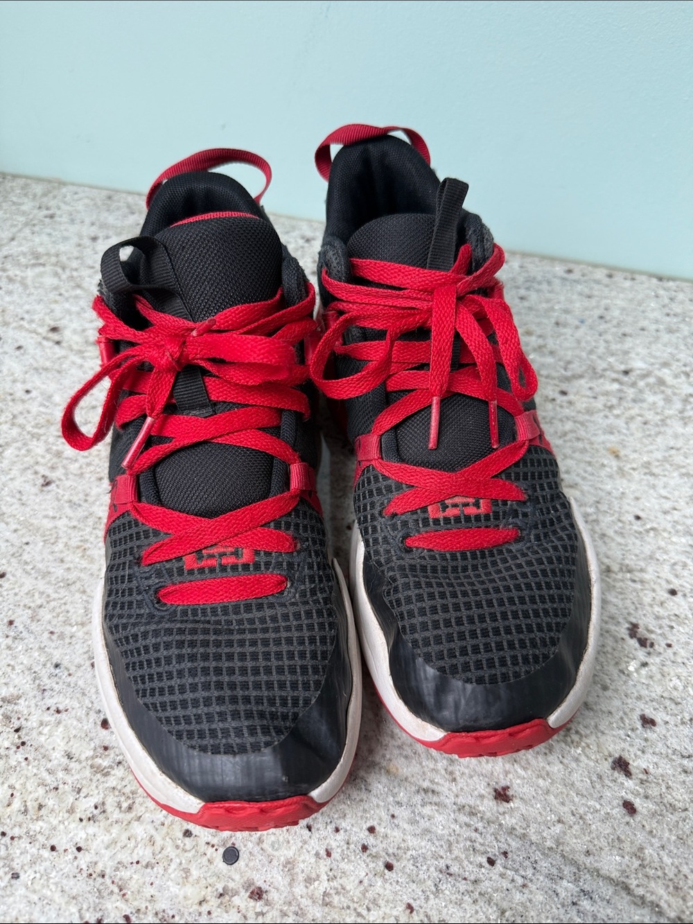 Nike LeBron Witness 7 GS Black Red Basketball Shoes Youth 6.5Y
